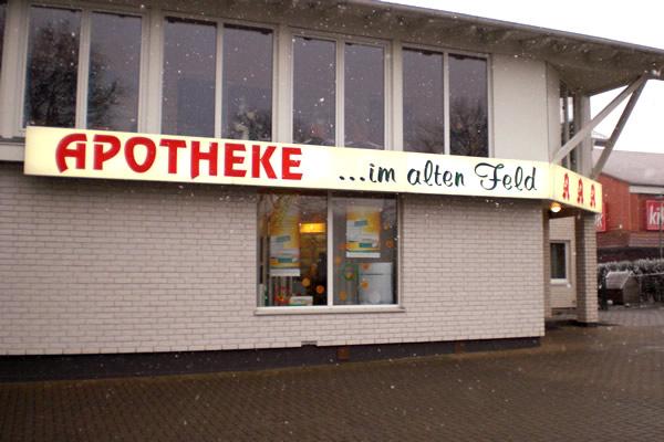 Beleuchtetes Eingangsschild Apotheke