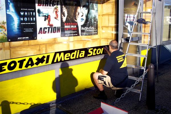 Schaufenster Beklebung Videotaxi